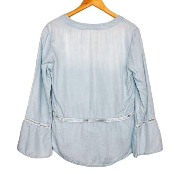 Cloth & Stone Anthropologie Chambray Light Wash Blue Bell Sleeve Blouse Small - Picture 2 of 7